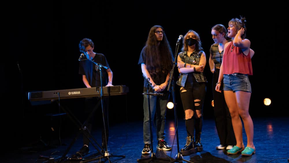dommoore_2022_barbican_theatre_rebels_music_300dpi-0509 dommoore_2022_barbican_theatre_rebels_music_300dpi-0509